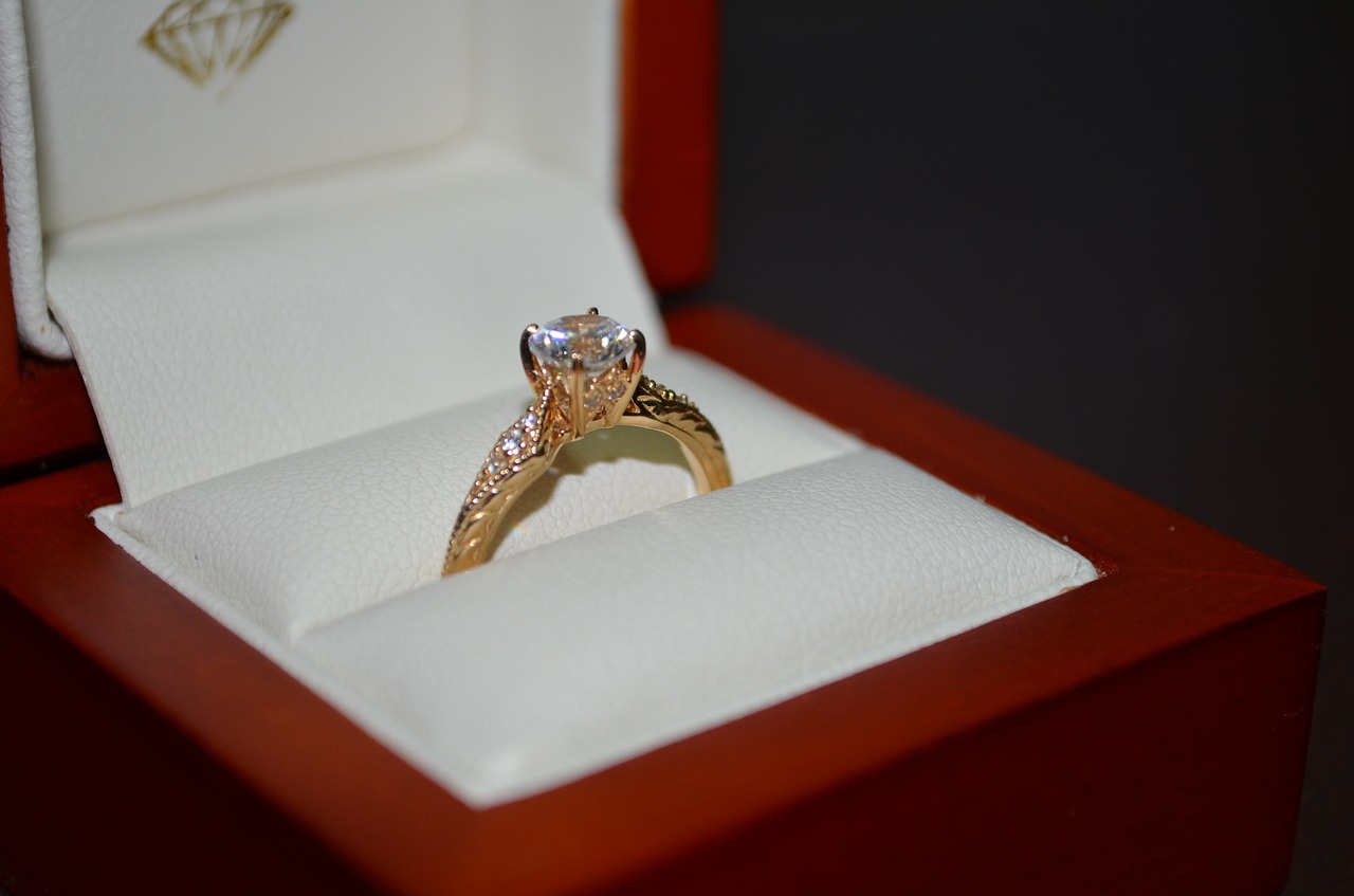 Engagement, Ring